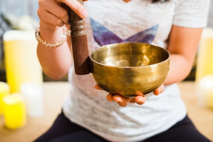 How to Choose a Singing Bowl: Complete Guide (Updated 2024)